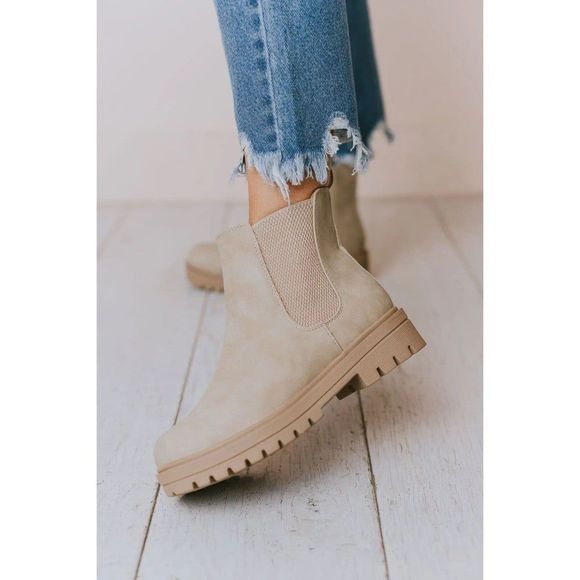 $75 NEW Soda Pilot Lug Sole Low Heel Chelsea 8.5 Fashion Ankle Bootie - Beige - Picture 5 of 10